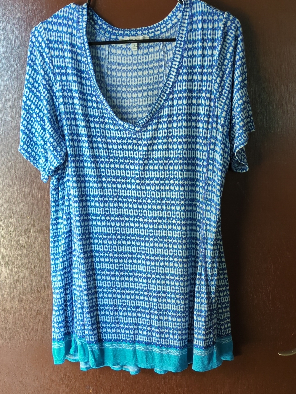 Rose & Olive Blue Patterned V-Neck Short Sleeve Top with Teal Hem